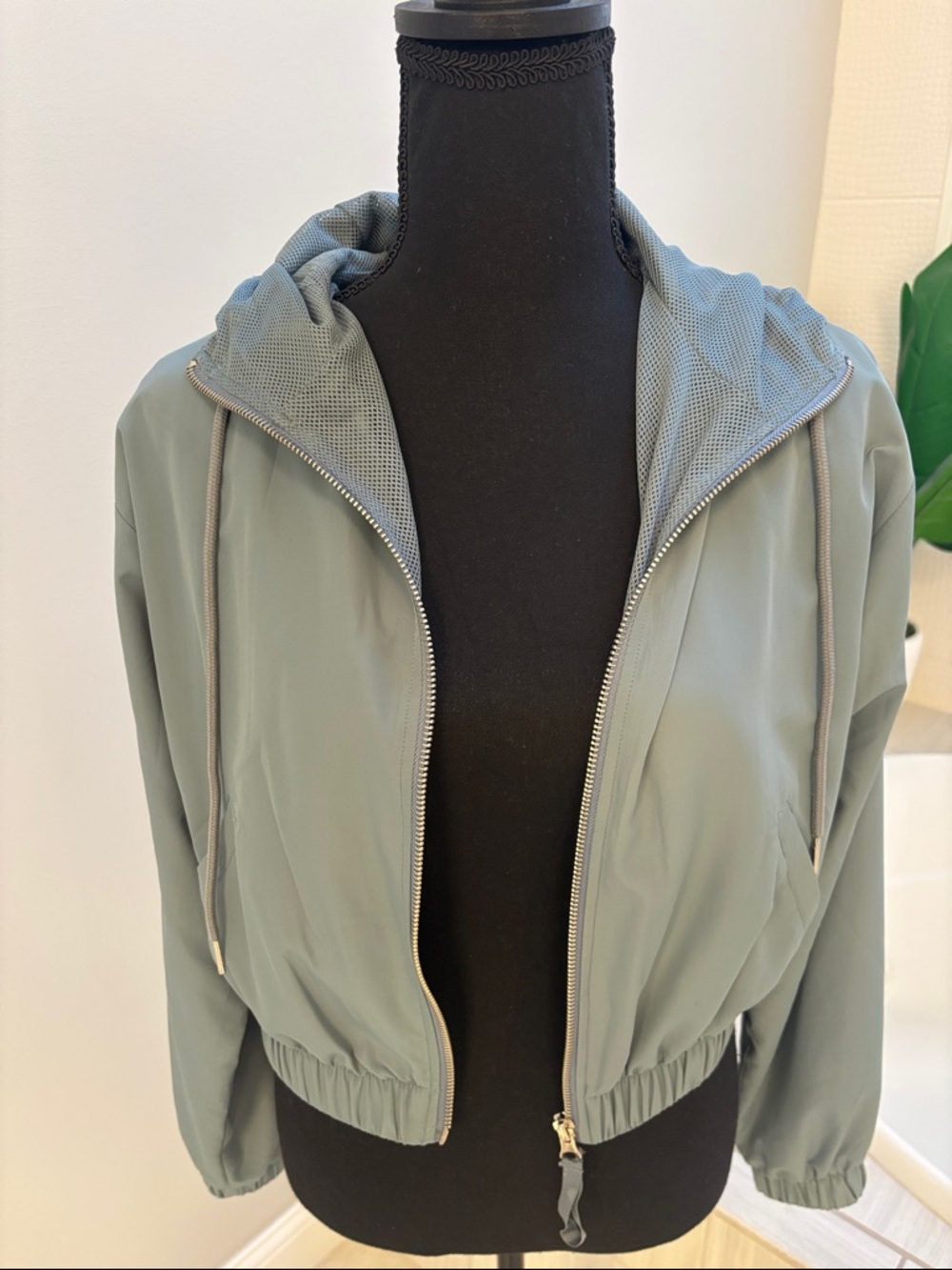 Forever 21 Sage Green Hooded Zip-Up Windbreaker Jacket - Picture 9 of 10